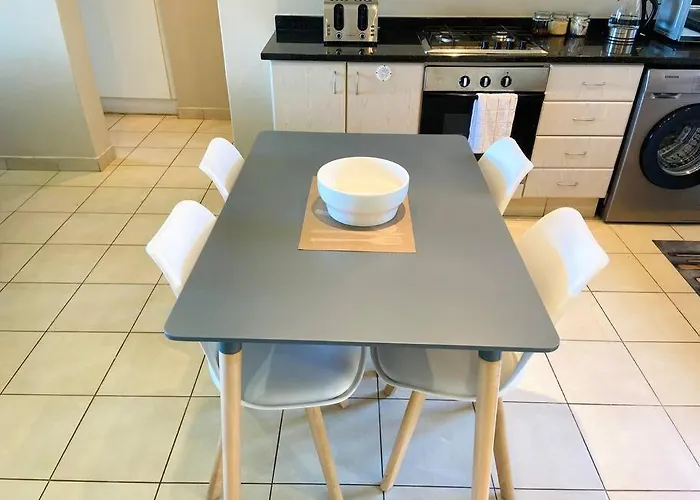 Modern 2 Bedroom Apartment In Shakas Rock
